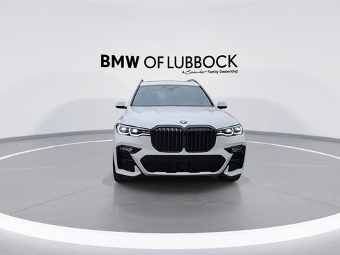 Used 2022 BMW X7 xDrive40i w/ M Sport Package AWD/4WD image 3