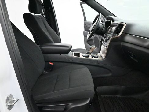 Used 2016 Jeep Grand Cherokee Laredo w/ Quick Order Package 23E AWD/4WD image 24
