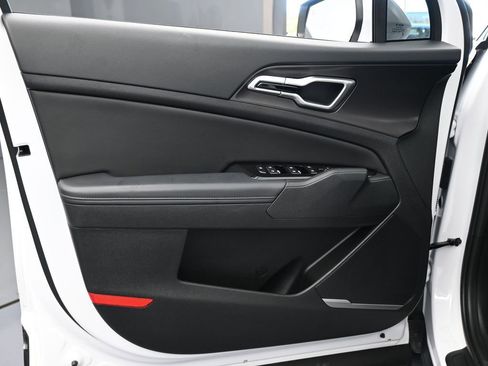 Used 2025 Kia Sportage EX image 28