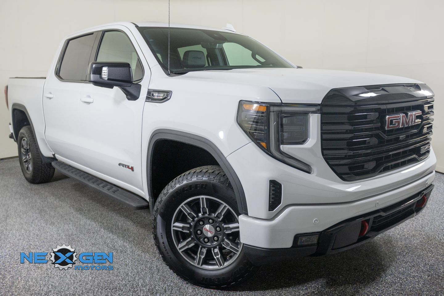 Used 2024 GMC Sierra 1500 AT4 w/ Technology Package AWD/4WD image 1