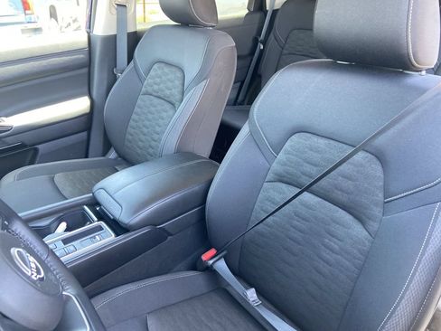 Used 2025 Nissan Pathfinder SV FWD image 14