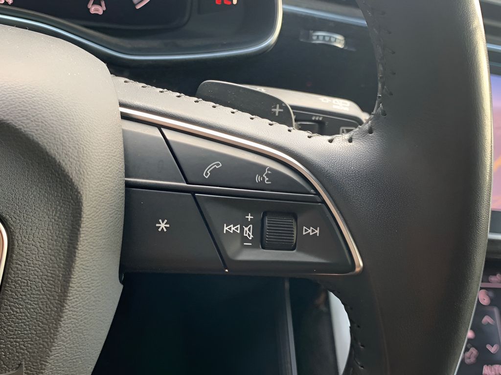 Used 2019 Audi Q8 Prestige w/ Luxury Package AWD/4WD image 19