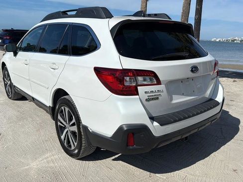 Used 2018 Subaru Outback 2.5i Limited image 3