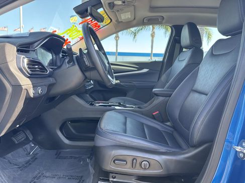 Used 2023 Chevrolet Bolt EUV Premier w/ Sun & Sound Package FWD image 22