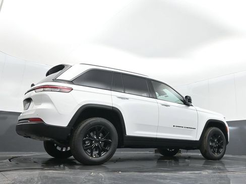 New 2026 Jeep Grand Cherokee Laredo image 32