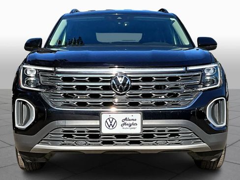 Certified 2024 Volkswagen Atlas SE image 3