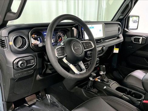 Used 2026 Jeep Wrangler Unlimited Sahara AWD/4WD image 14