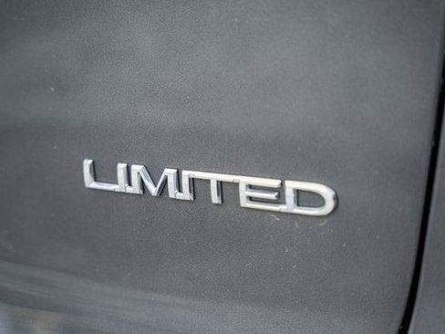 Certified 2019 Chrysler Pacifica Limited FWD image 17