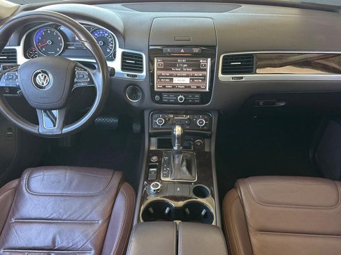 Used 2013 Volkswagen Touareg Executive AWD/4WD image 27