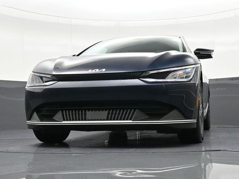 Used 2022 Kia EV6 Light image 32