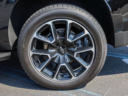 Used 2022 Chevrolet Suburban RST w/ Luxury Package AWD/4WD image 32