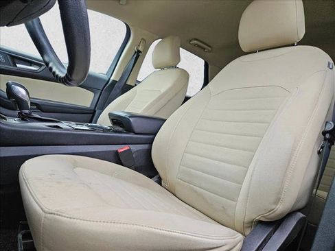 Used 2018 Ford Edge SE image 7