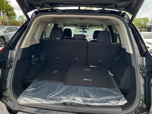 Certified 2026 Nissan Rogue SV FWD image 10