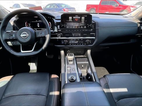 Used 2024 Nissan Pathfinder Platinum w/ Black Appearance Package AWD/4WD image 15
