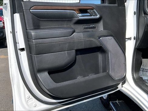 Used 2022 Chevrolet Silverado 1500 High Country w/ High Country Premium Package AWD/4WD image 21
