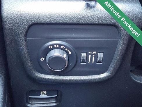 Certified 2022 Jeep Grand Cherokee L Laredo image 23