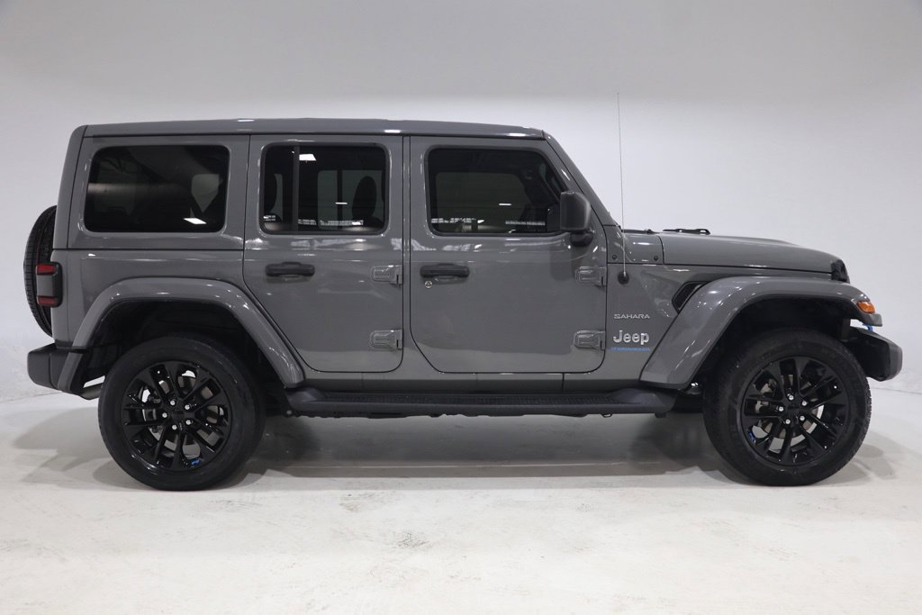 Used 2023 Jeep Wrangler Unlimited Sahara w/ Cold Weather Group AWD/4WD image 12