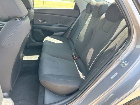 Used 2025 Hyundai Elantra SE FWD image 22