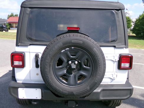 Used 2021 Jeep Wrangler Sport AWD/4WD image 4