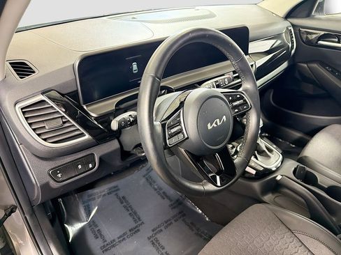 Used 2025 Kia Seltos S FWD image 11