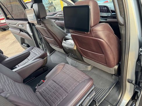 Used 2024 Cadillac Escalade V w/ LPO, ONYX Package image 30