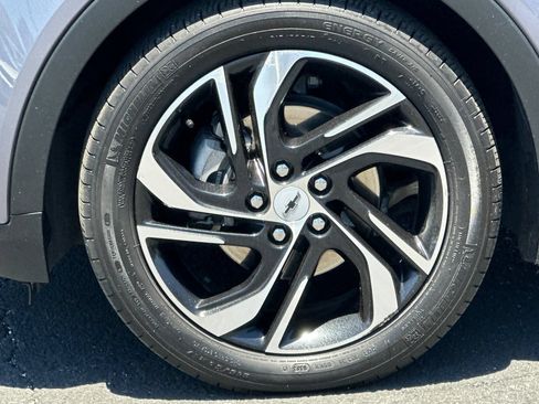 Used 2023 Chevrolet Bolt LT w/ Infotainment Package FWD image 41