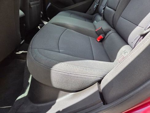 Used 2018 Chevrolet Cruze LT w/ Convenience Package FWD image 39