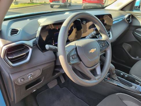 Used 2025 Chevrolet TrailBlazer LT AWD/4WD image 9