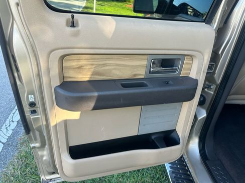 Used 2011 Ford F150 Lariat w/ Lariat Chrome Pkg image 11