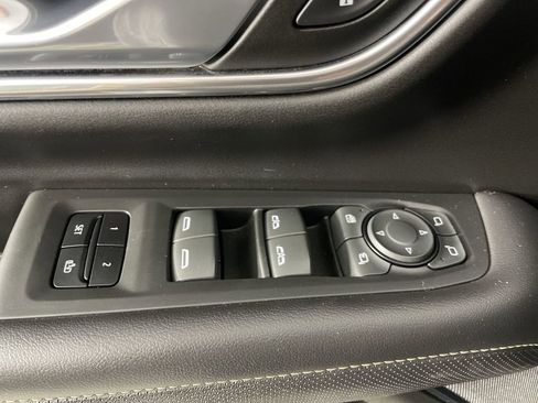 Used 2022 GMC Yukon XL SLT w/ SLT Premium Package image 23