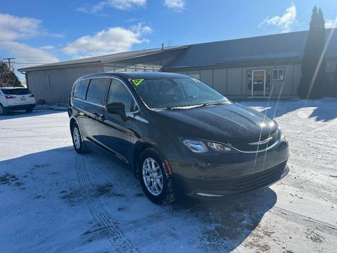 Used 2017 Chrysler Pacifica LX image 7
