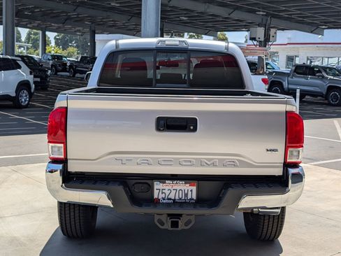 Used 2016 Toyota Tacoma SR5 w/ SR5 Appearance Package (SN) RWD image 4
