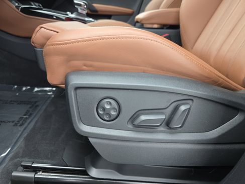 Used 2025 Audi Q5 e Premium Plus w/ Premium Plus Package image 29