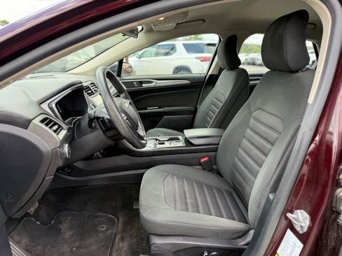 Used 2017 Ford Fusion SE w/ Fusion SE Technology Package FWD image 13