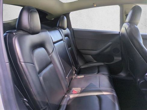 Used 2021 Tesla Model Y Long Range image 21