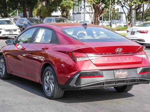 Used 2024 Hyundai Elantra SEL FWD image 8