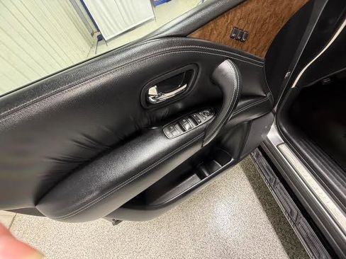 Used 2017 INFINITI QX80 4WD w/ Driver Assistance Package image 11