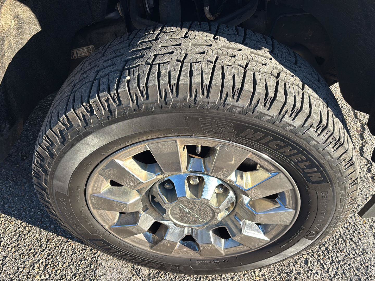 Used 2018 GMC Sierra 2500 Denali w/ Duramax Plus Package AWD/4WD image 9