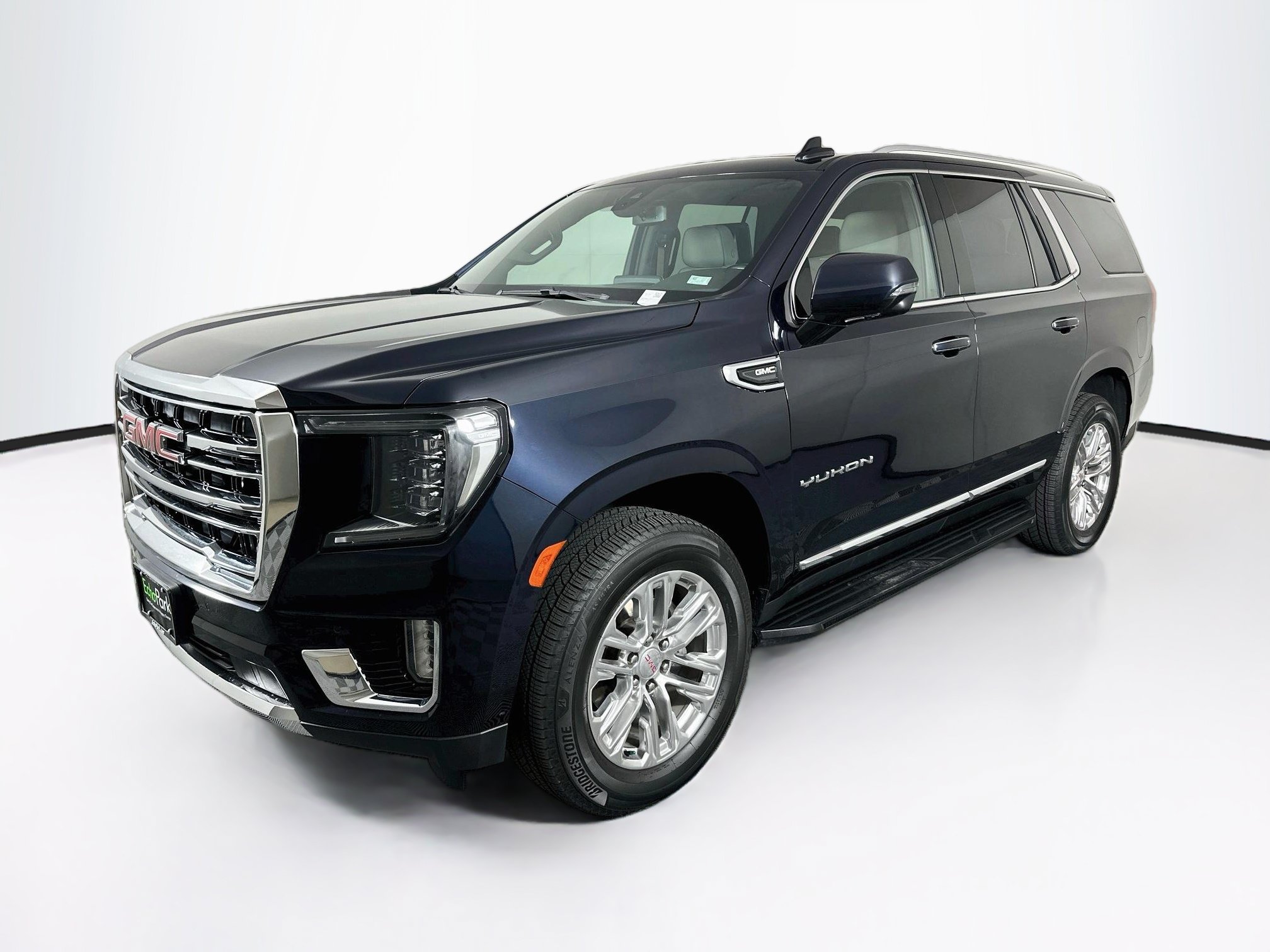 Used 2021 GMC Yukon SLT w/ SLT Luxury Plus Package AWD/4WD image 3