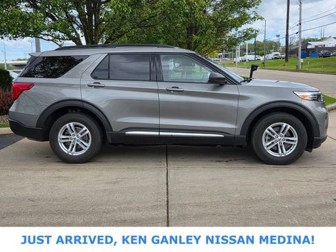 Used 2020 Ford Explorer XLT w/ Comfort Package AWD/4WD image 2