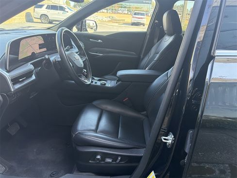Used 2025 Cadillac XT4 Premium Luxury image 9