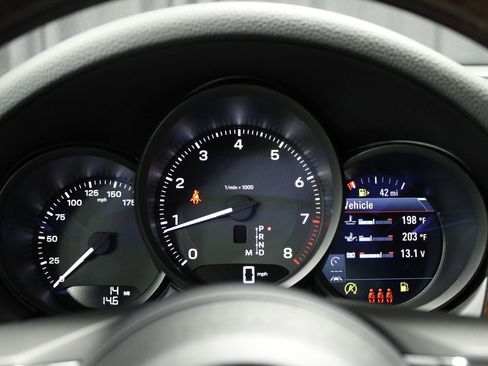 New 2026 Porsche Macan AWD/4WD image 13