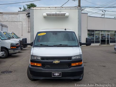 Used 2024 Chevrolet Express 3500 w/ Power Convenience Package RWD image 4