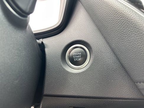 Used 2025 Toyota Corolla SE image 25