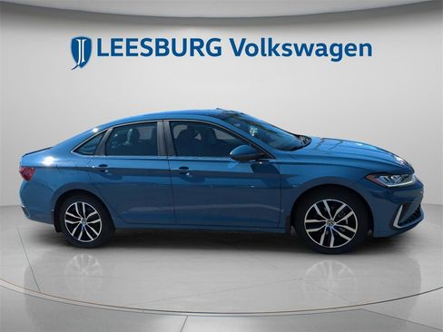 New 2026 Volkswagen Jetta SE image 2