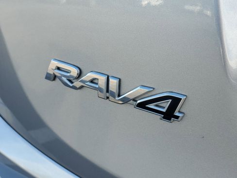 Used 2016 Toyota RAV4 XLE image 9