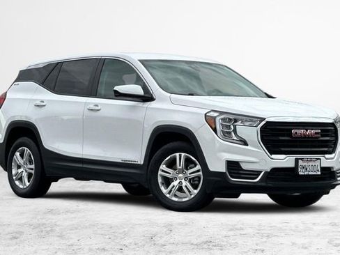 Used 2024 GMC Terrain SLE image 2