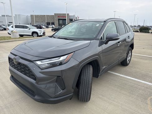 Used 2025 Toyota RAV4 XLE image 3