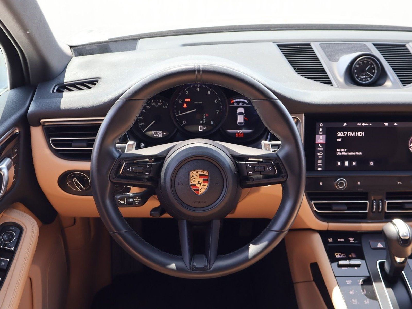 Certified 2023 Porsche Macan AWD/4WD image 13