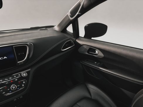 New 2027 Chrysler Pacifica Select AWD/4WD image 7